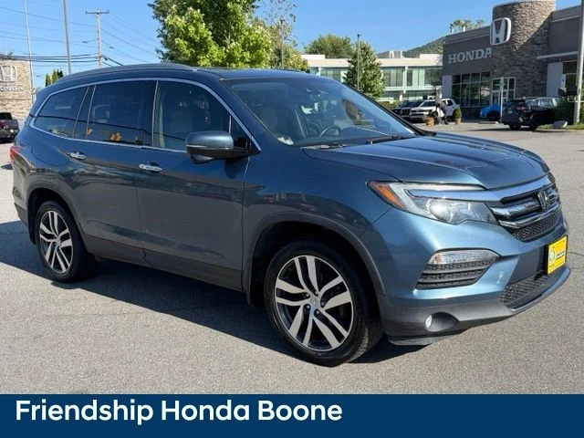 Used 2017 Blue Honda Touring image 3