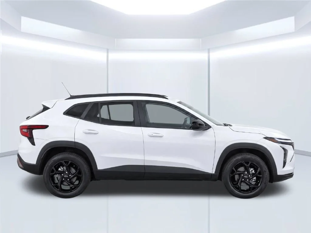New 2026 White Chevrolet LT image 10
