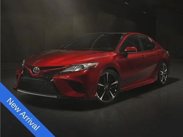 Used 2019 Silver Toyota SE image 1