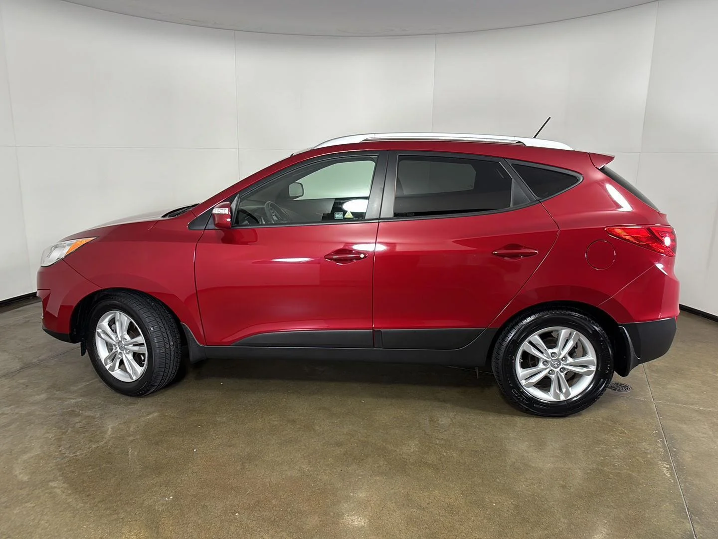 Used 2012 Garnet Red Hyundai GLS PZEV image 11