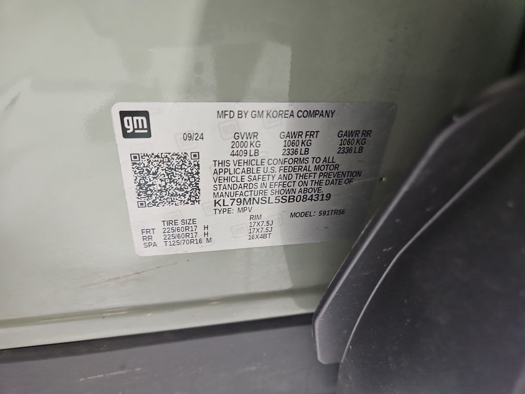 Used 2025 Green Chevrolet LS image 29