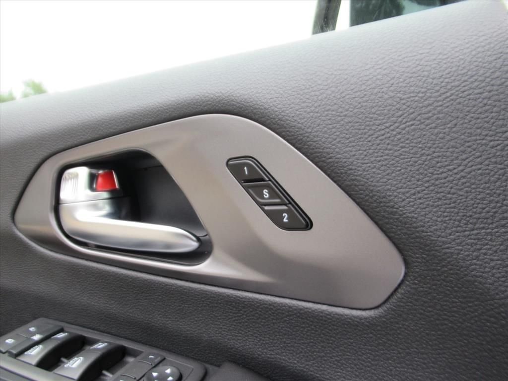 New 2026 Diamond Black Crystal Pearl-Coat Exterior Paint Chrysler Select image 27