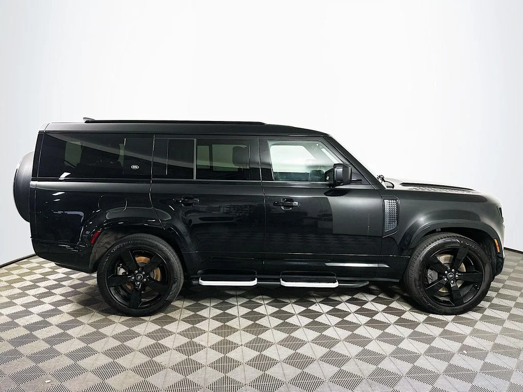 Certified Used 2023 Santorini Black Metallic Land Rover X-Dynamic SE image 4
