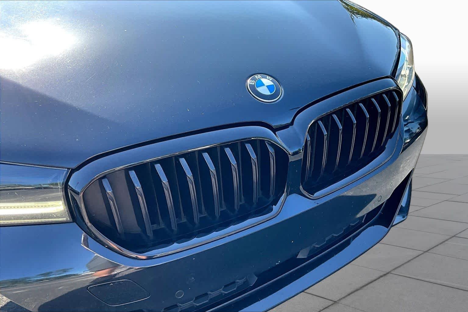 Used 2022 Black Sapphire Metallic BMW 530i image 29