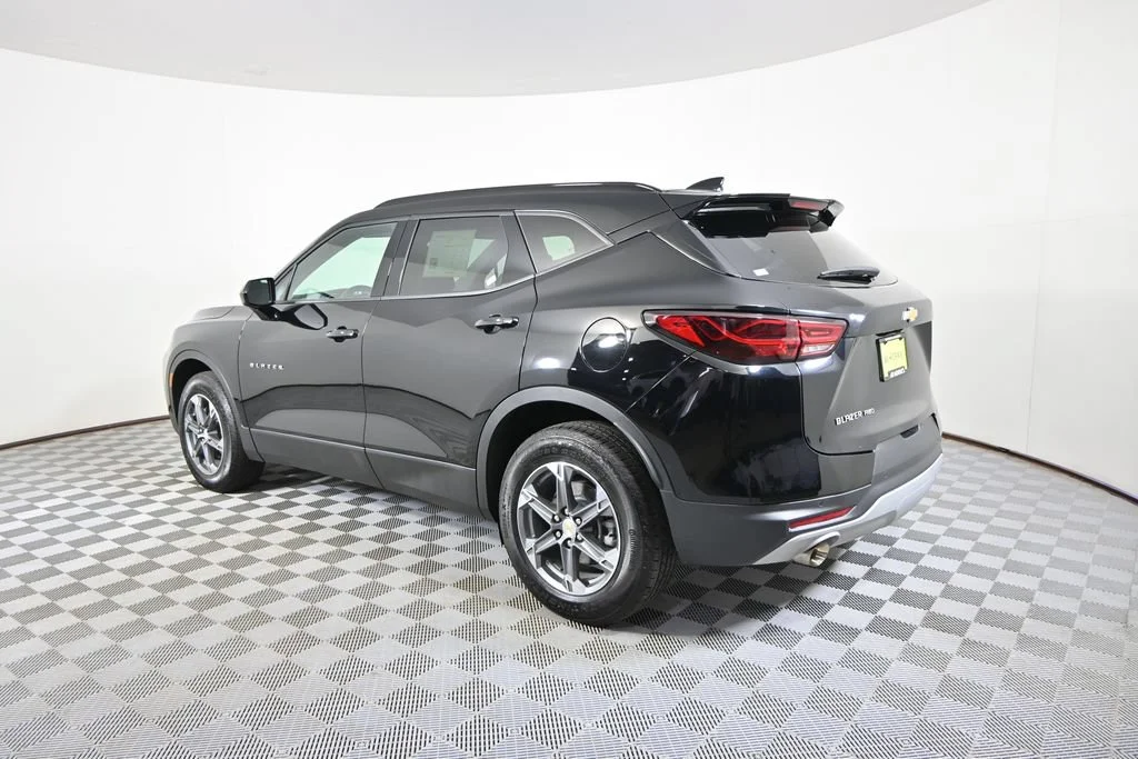 Used 2024 Black Chevrolet 2LT image 4