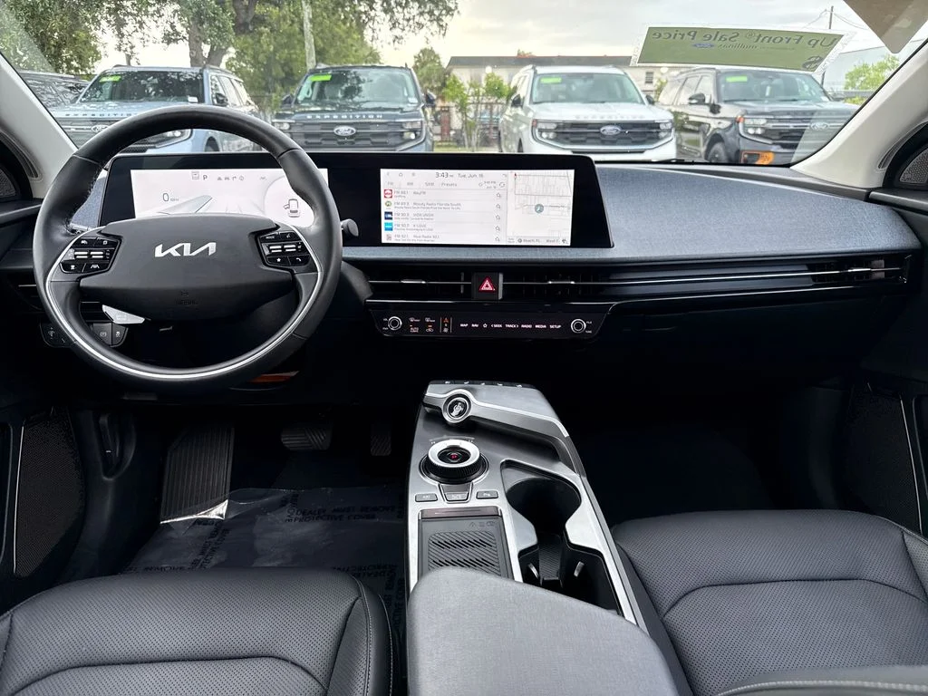 Certified Used 2023 Black Kia Wind image 5