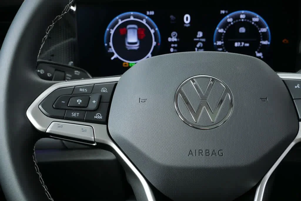 New 2026 Platinum Gray Metallic Volkswagen SE image 10