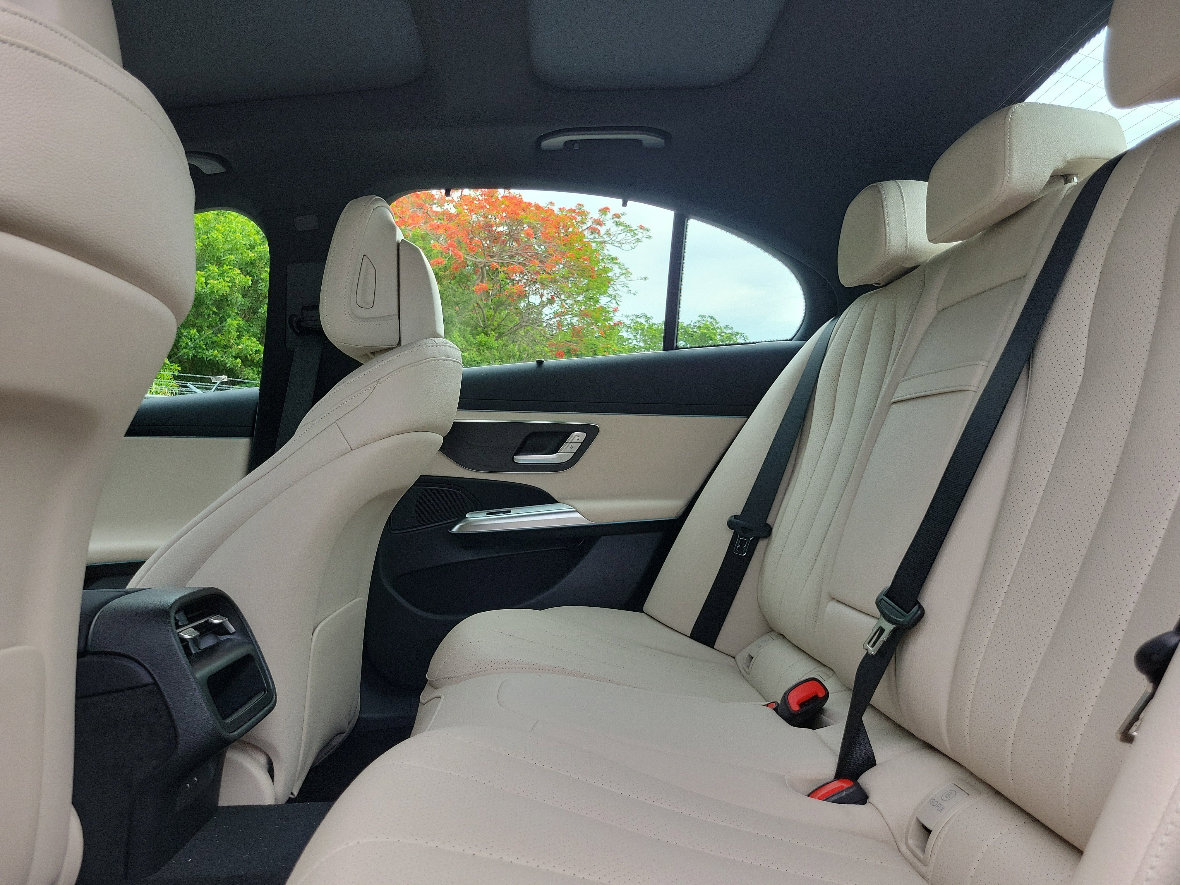 New 2026 Graphite Grey Metallic Mercedes-Benz E 350 image 45