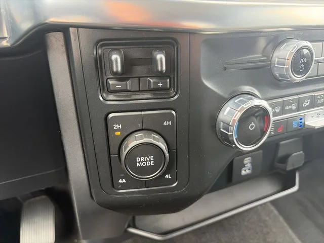 Used 2022 White Ford Lariat image 25