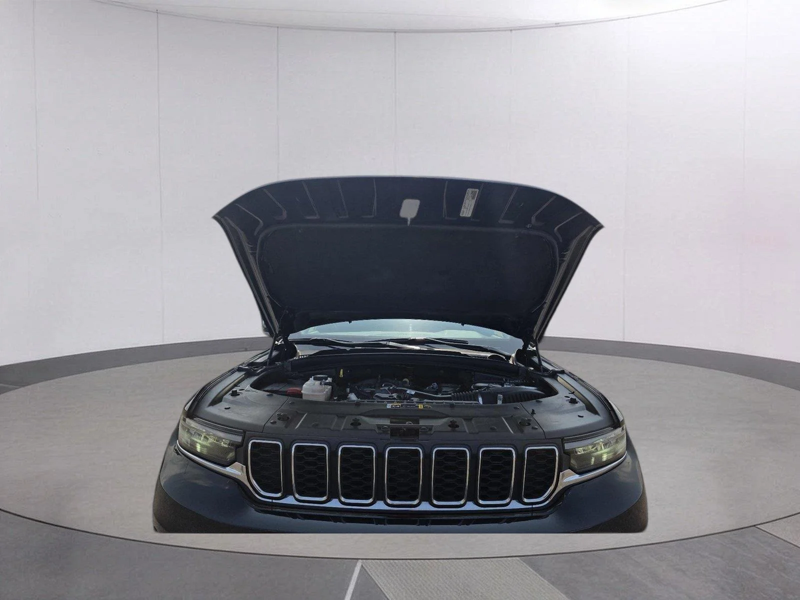Used 2024 Diamond Black Crystal Pearlcoat Jeep Laredo image 30