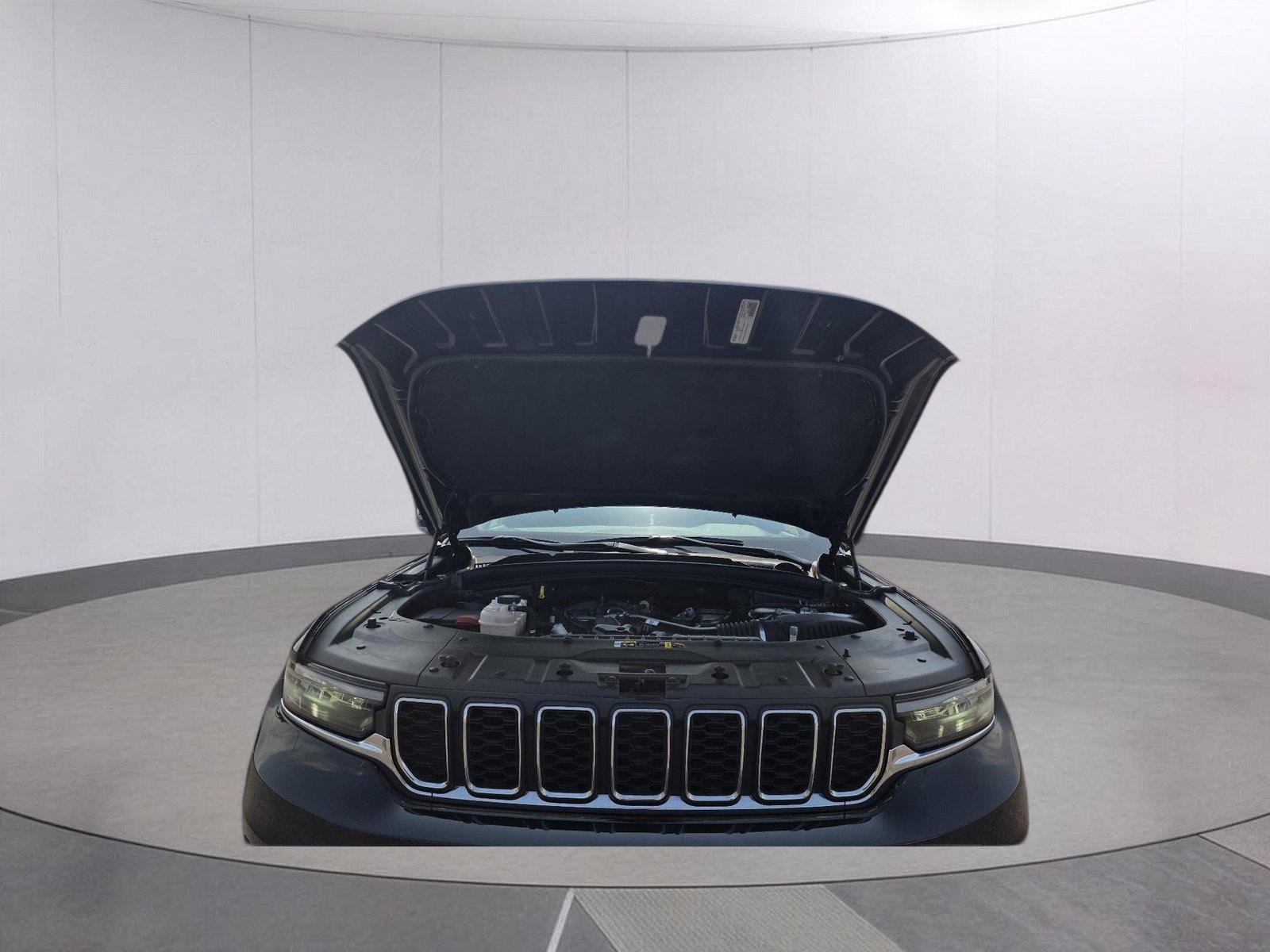 Used 2024 Diamond Black Crystal Pearlcoat Jeep Laredo image 30