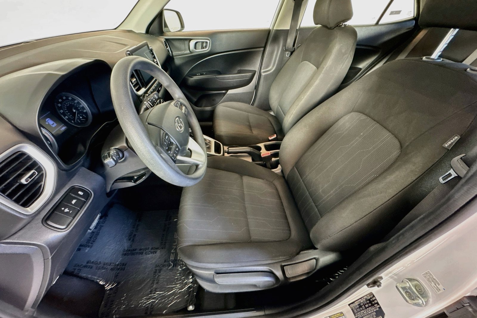 Used 2020 Ceramic White Hyundai SE image 19