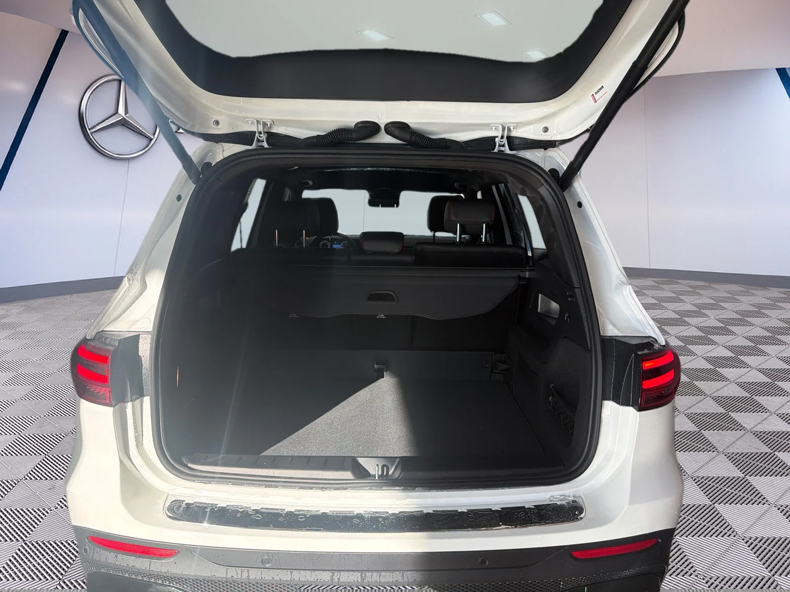New 2026 White Mercedes-Benz Glb 250 4matic Suv image 7