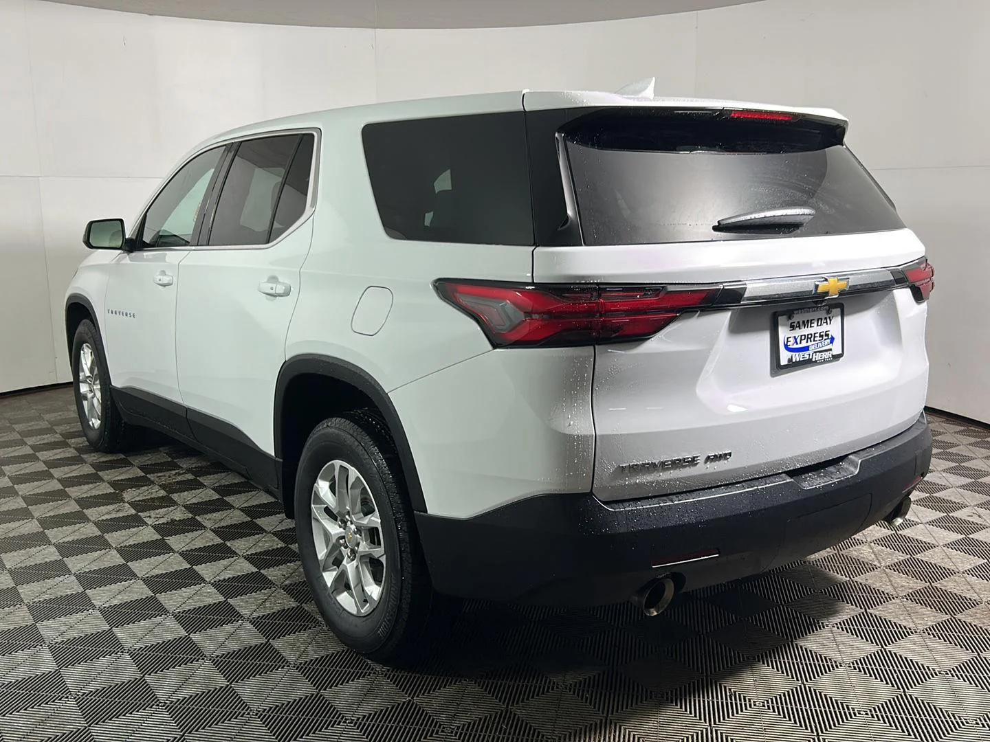 Used 2023 Summit White Chevrolet LS image 9