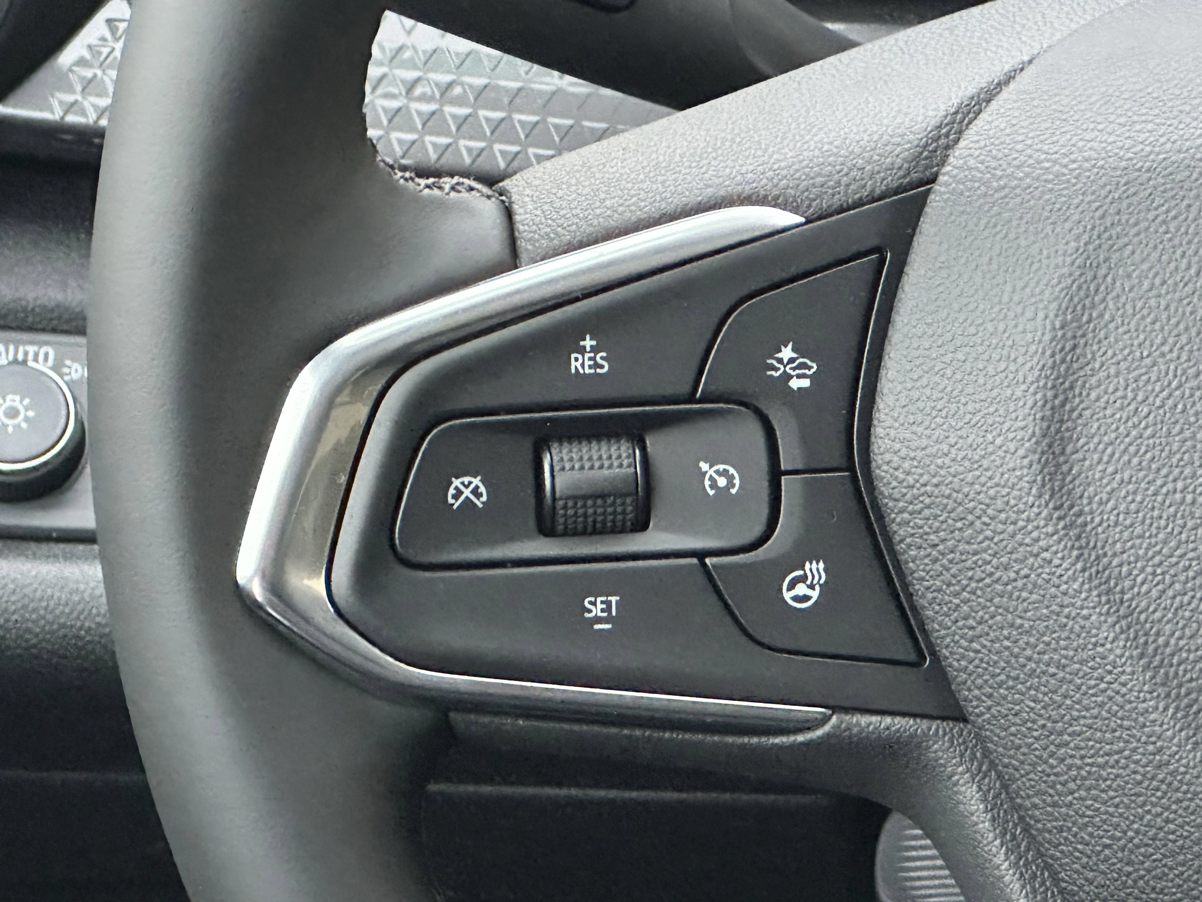 New 2026 Summit White Chevrolet ACTIV image 13