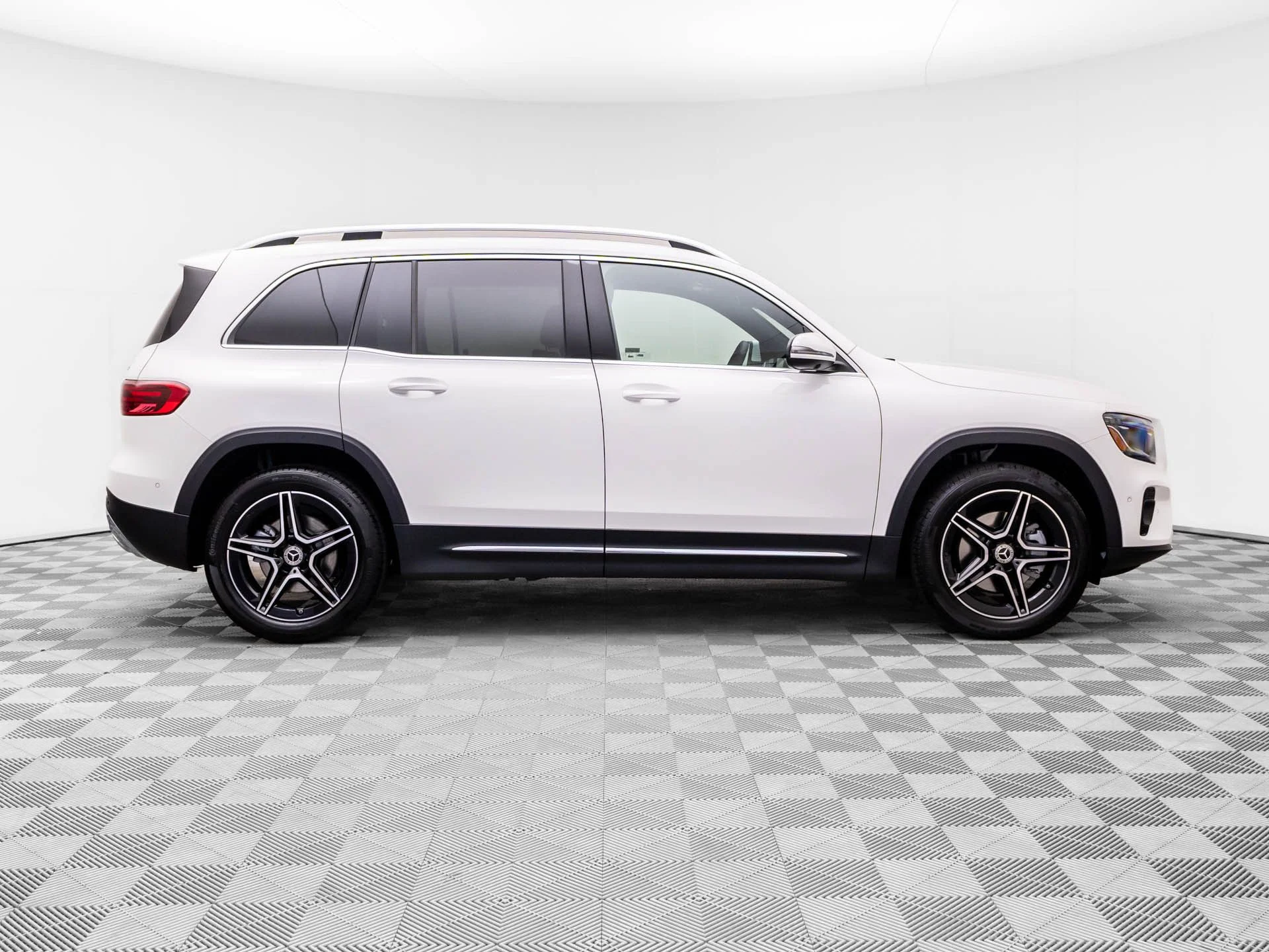 New 2026 White Mercedes-Benz GLB 250 image 6