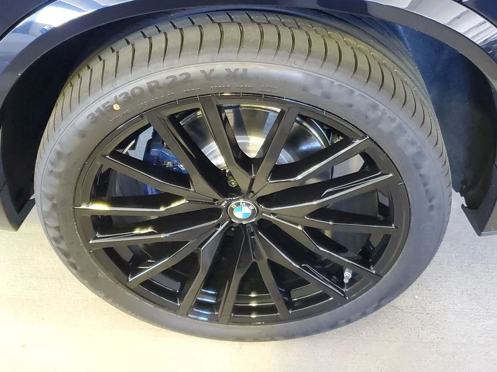 Used 2026 Black BMW sDrive40i image 5