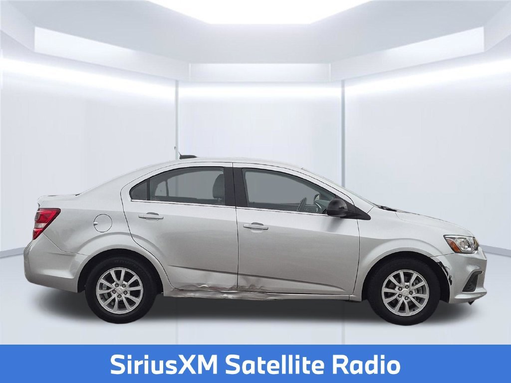 Used 2017 Silver Chevrolet LT image 9