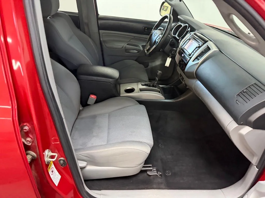 Used 2014 Barcelona Red Metallic Toyota Base image 38