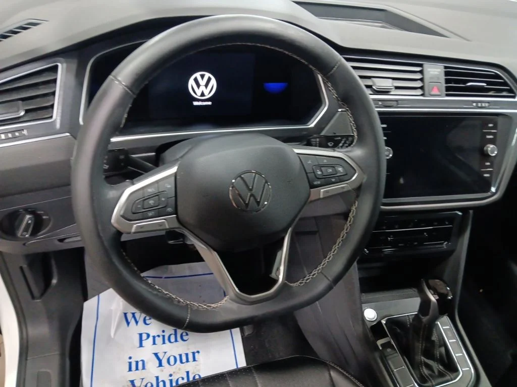 Used 2022 Pure White Volkswagen 2.0T SE image 16