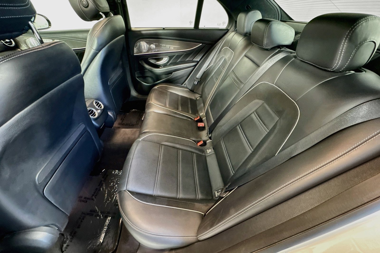 Used 2020 Designo Diamond White Metallic Mercedes-Benz AMG® E 63 S image 23