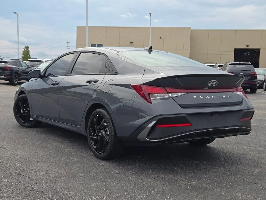 Used 2026 Gray Hyundai SEL Sport image 12