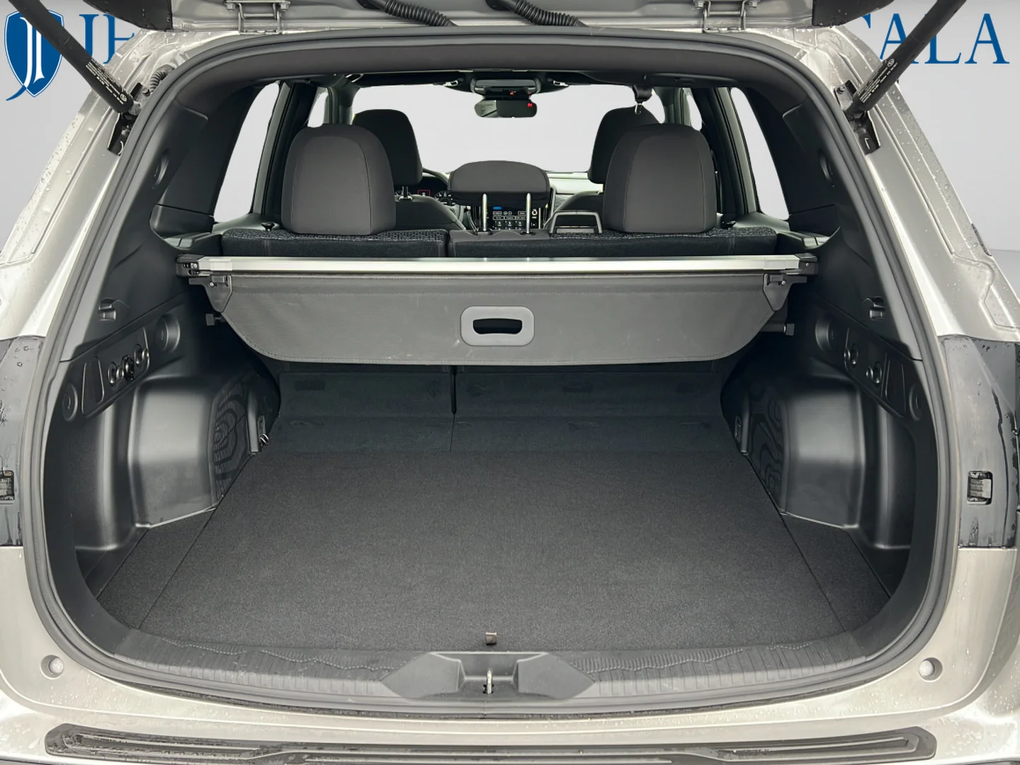 Used 2025 River Rock Pearl Subaru Premium image 12