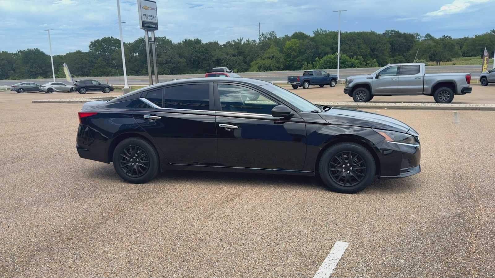 Used 2025 Super Black Nissan S image 9