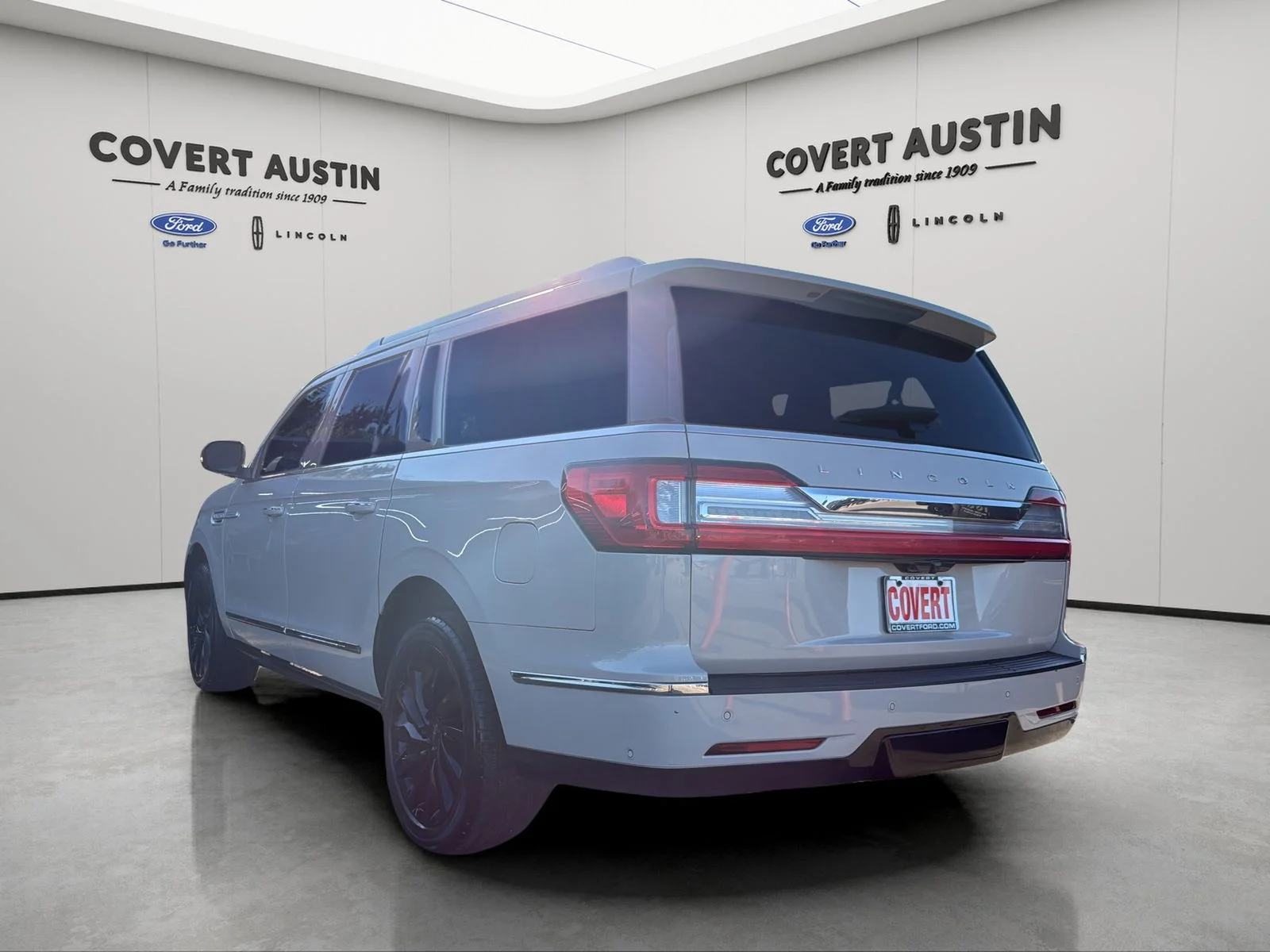 Used 2021 White Lincoln Reserve image 3