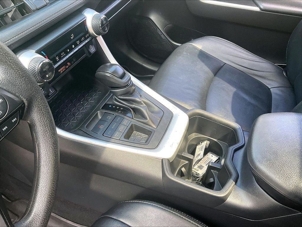 Used 2022 White Toyota XLE image 20