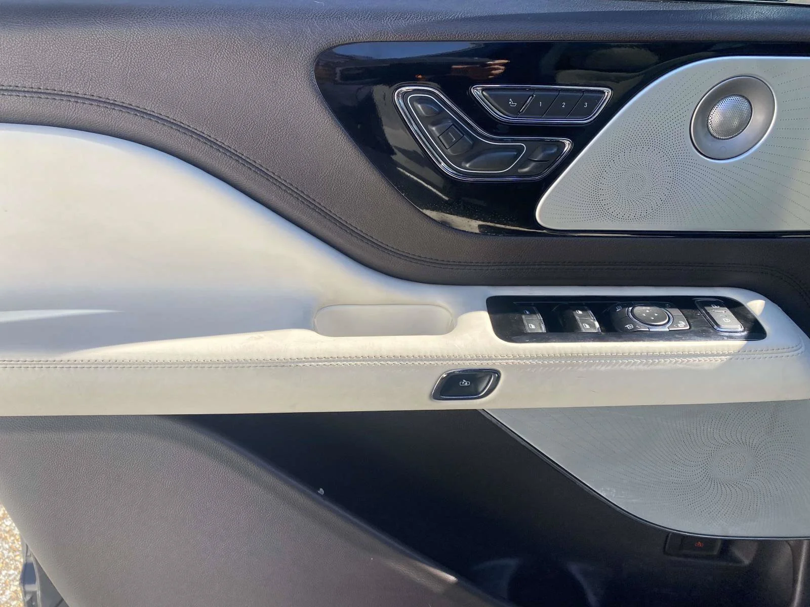 Used 2020 Gray Lincoln Black Label Grand Touring image 14