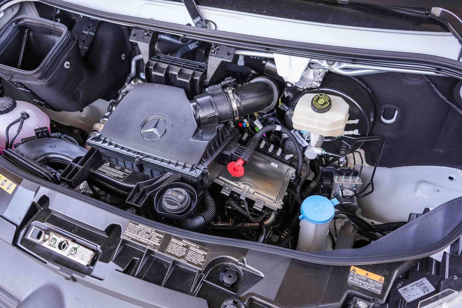 New 2026 Arctic White Mercedes-Benz RWD 2.0L I4 Diesel Turbocharged High Output image 32