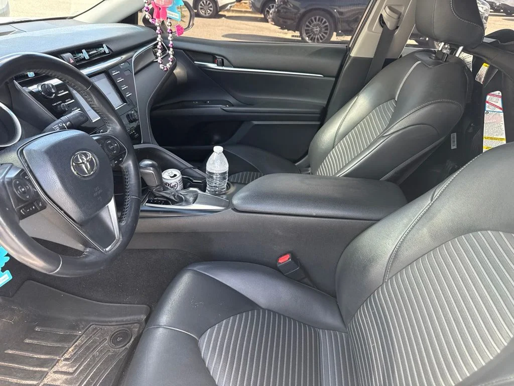 Used 2018 White Toyota SE image 15