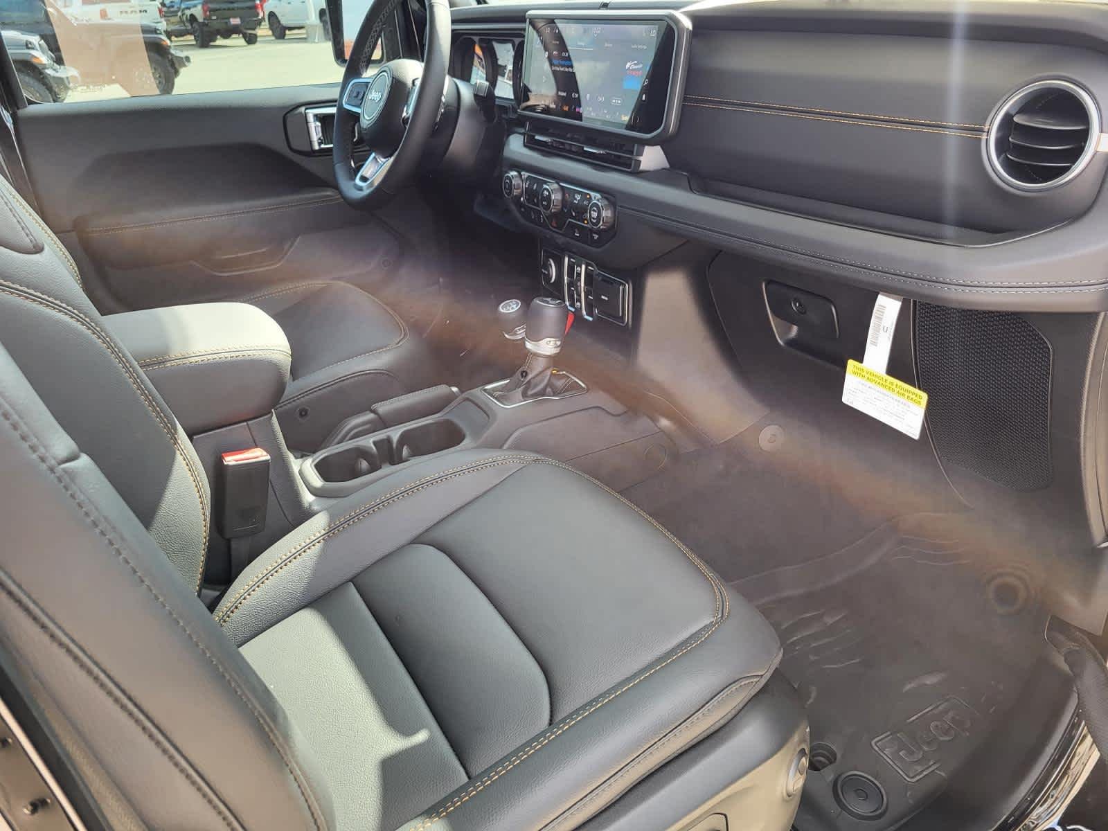 2025 Jeep Wrangler 4-Door Sahara - Photo 9