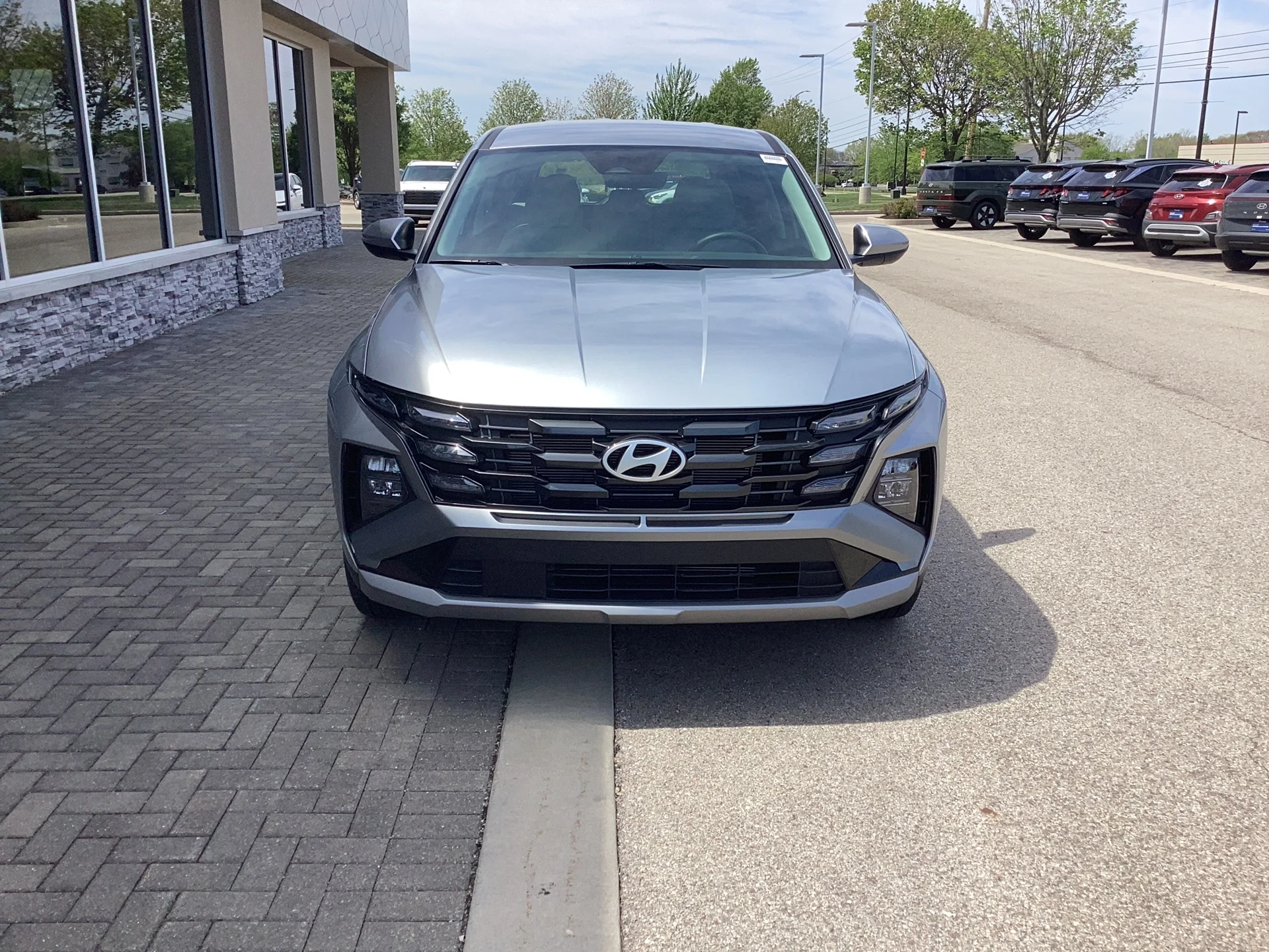 Certified Used 2025 Shimmering Silver Metallic Hyundai SE image 9