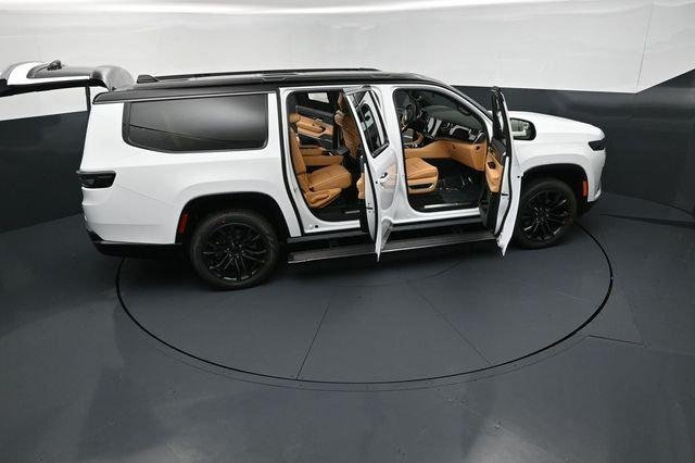 New 2026 Bright White Clear-Coat Exterior Paint Jeep Grand Wagoneer image 30