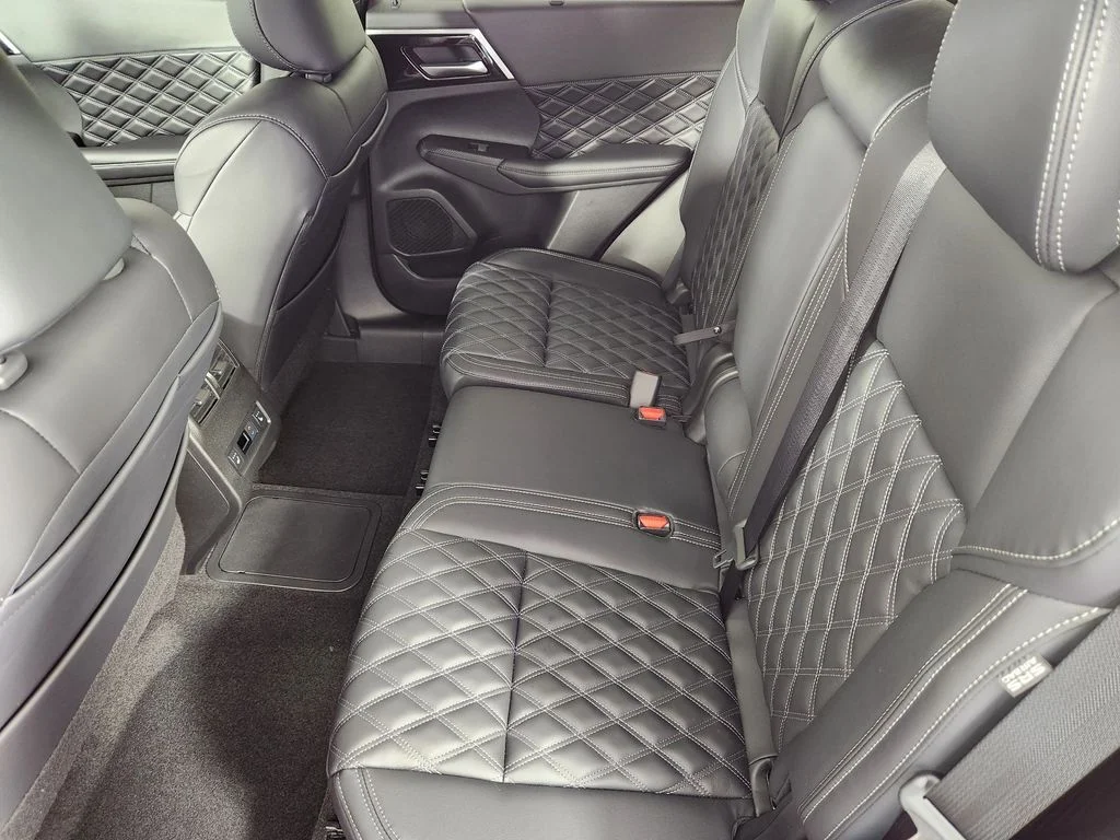 New 2026 Gray Nissan Platinum image 23