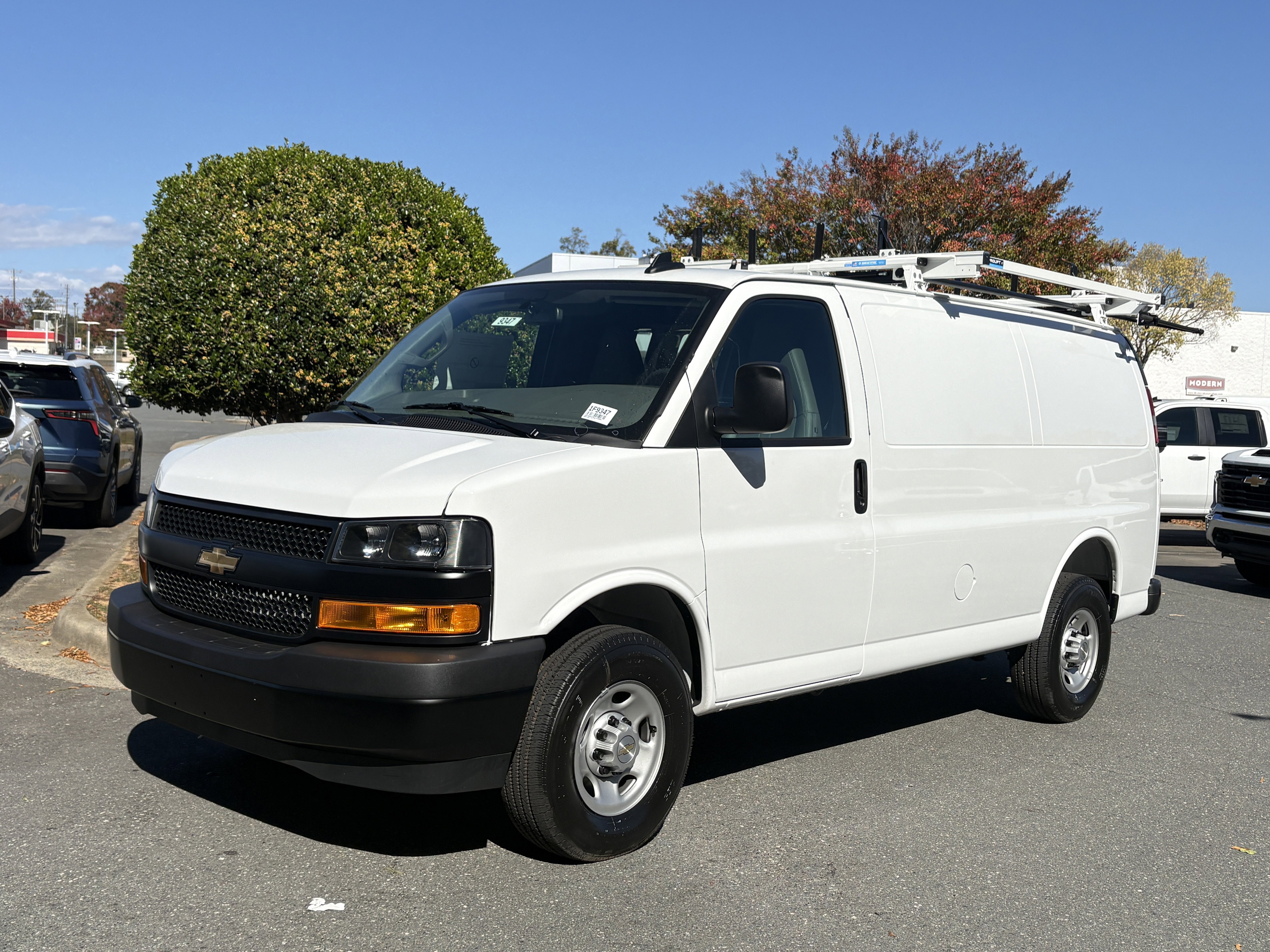 New 2025 Summit White Chevrolet WT image 1