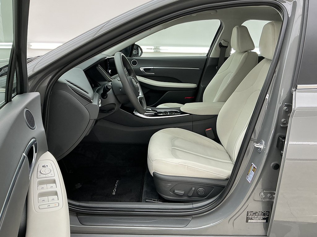Used 2023 Hampton Gray Metallic Hyundai SEL image 16