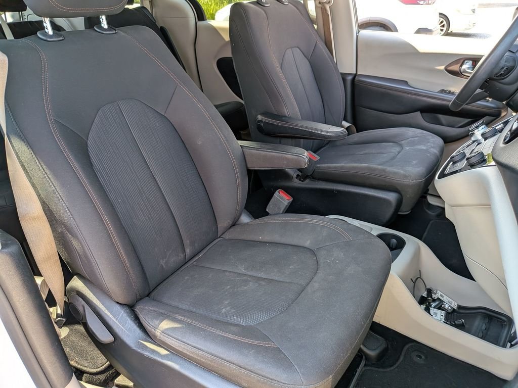 Used 2017 White Chrysler Touring image 34