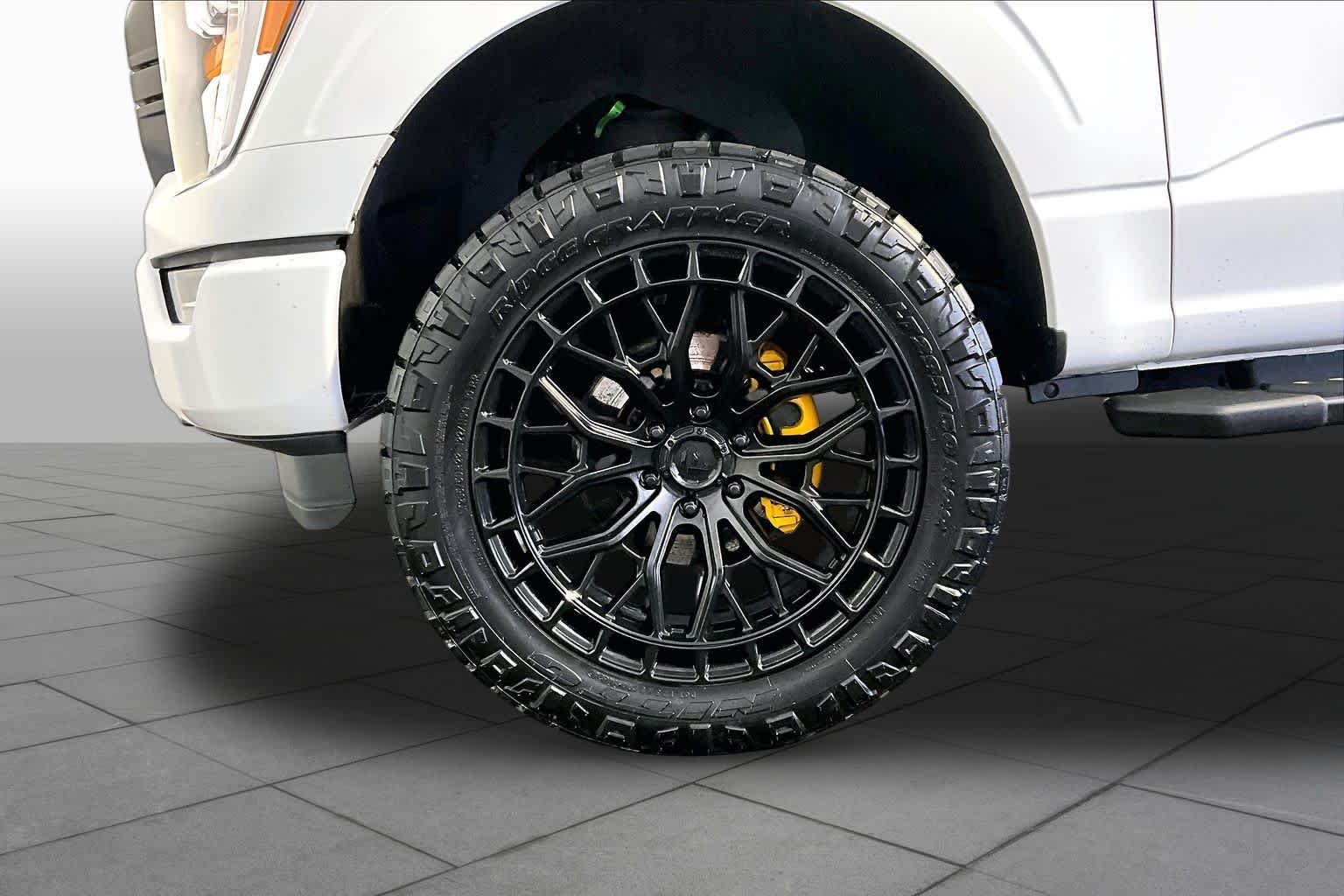 Used 2023 Oxford White Ford XLT image 11
