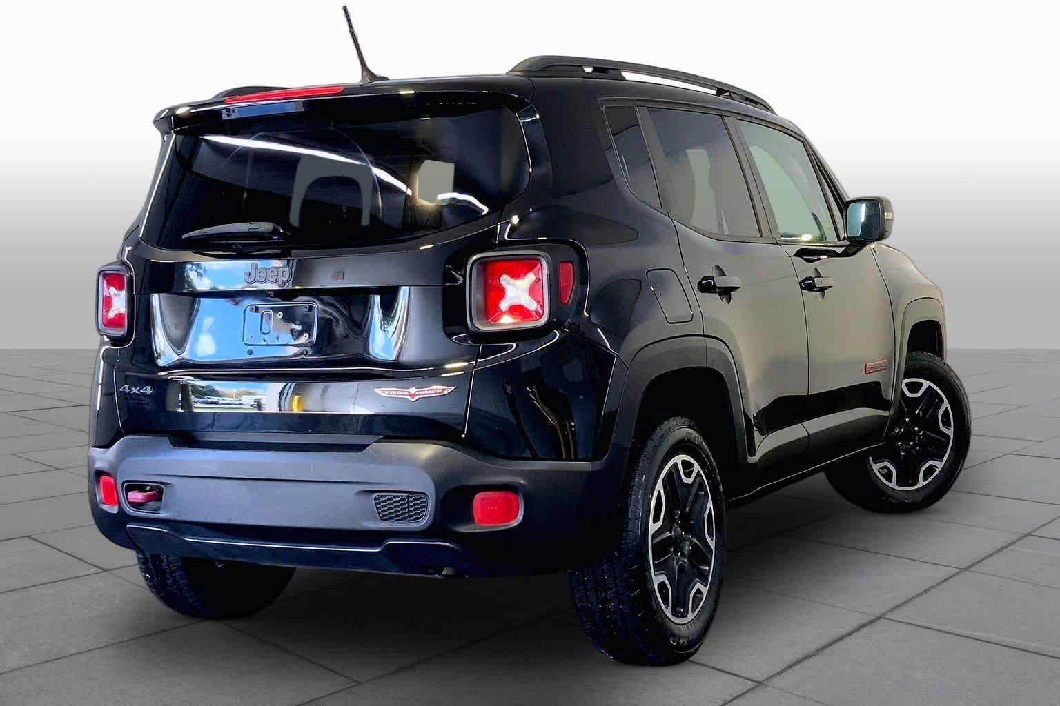 Used 2017 Black Jeep Trailhawk image 13