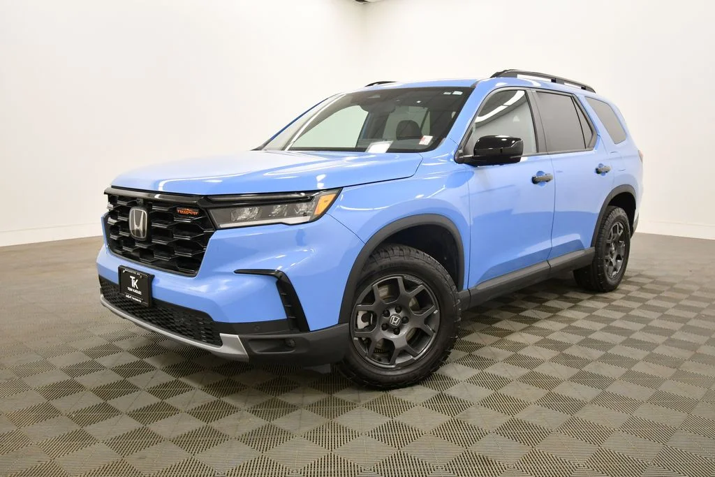 Used 2024 Honda Pilot TrailSport with VIN 5FNYG1H62RB013621 for sale in Rochester, Minnesota