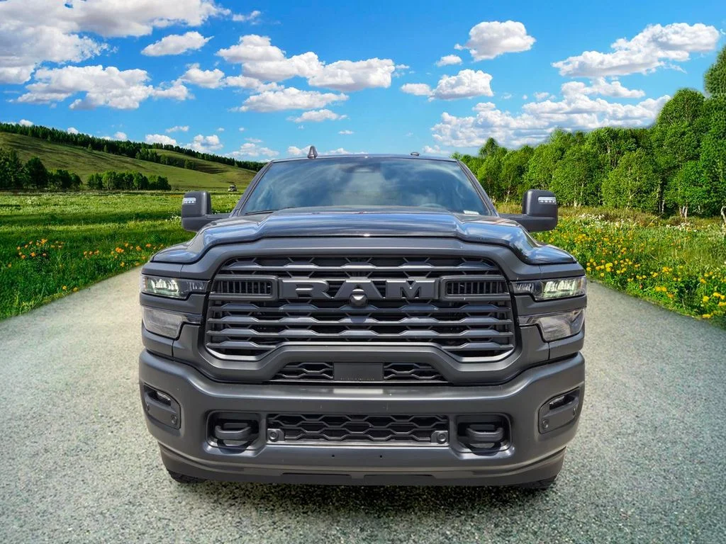 New 2026 Diamond Black Crystal Pearl-Coat Exterior Paint RAM Tradesman image 8