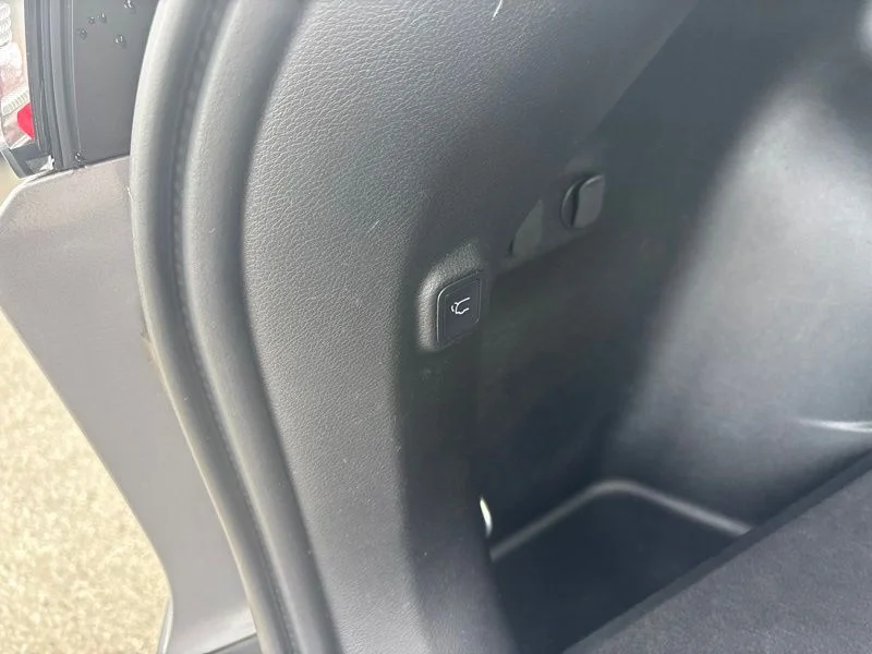 Used 2022 Silver Jeep Trailhawk image 14