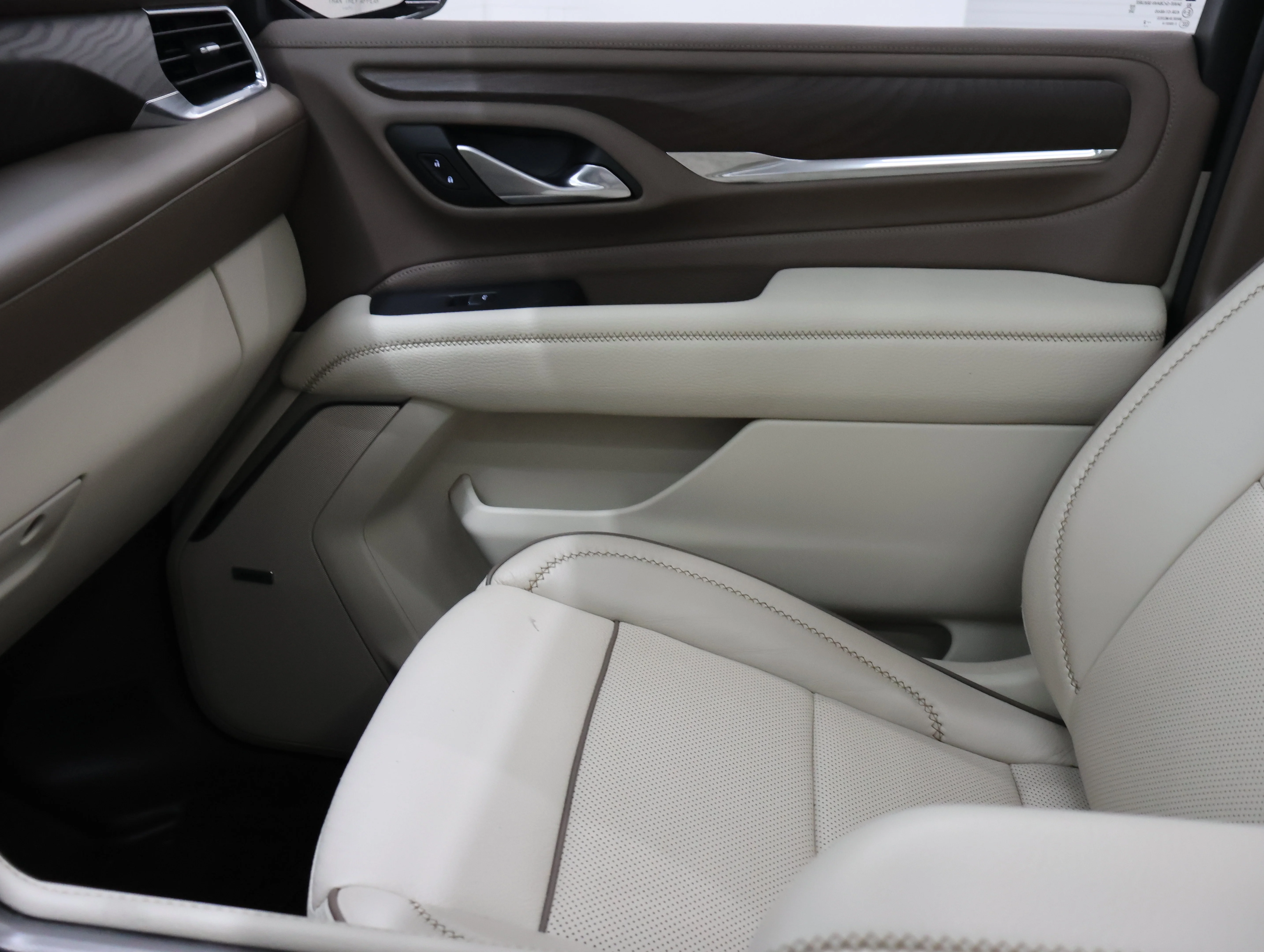 Used 2022 Redwood Metallic GMC Denali image 14
