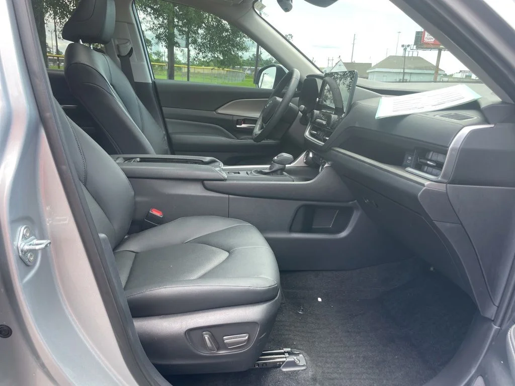 Used 2026 Silver Toyota XLE image 17