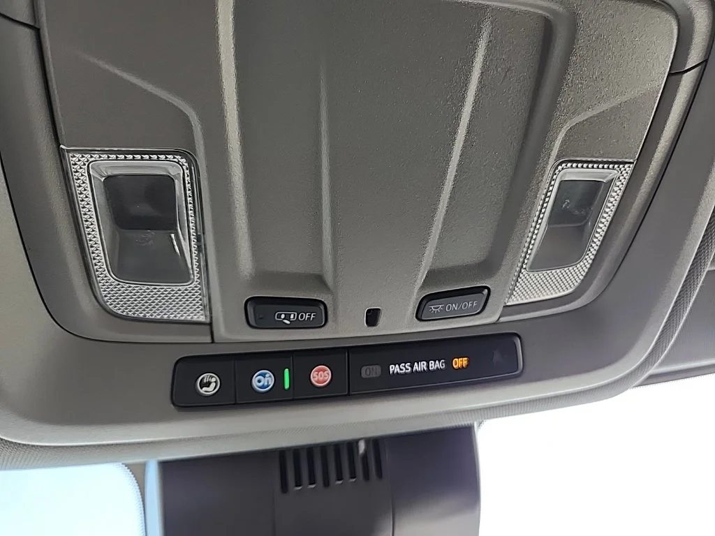 Used 2023 Gray Chevrolet Custom image 21