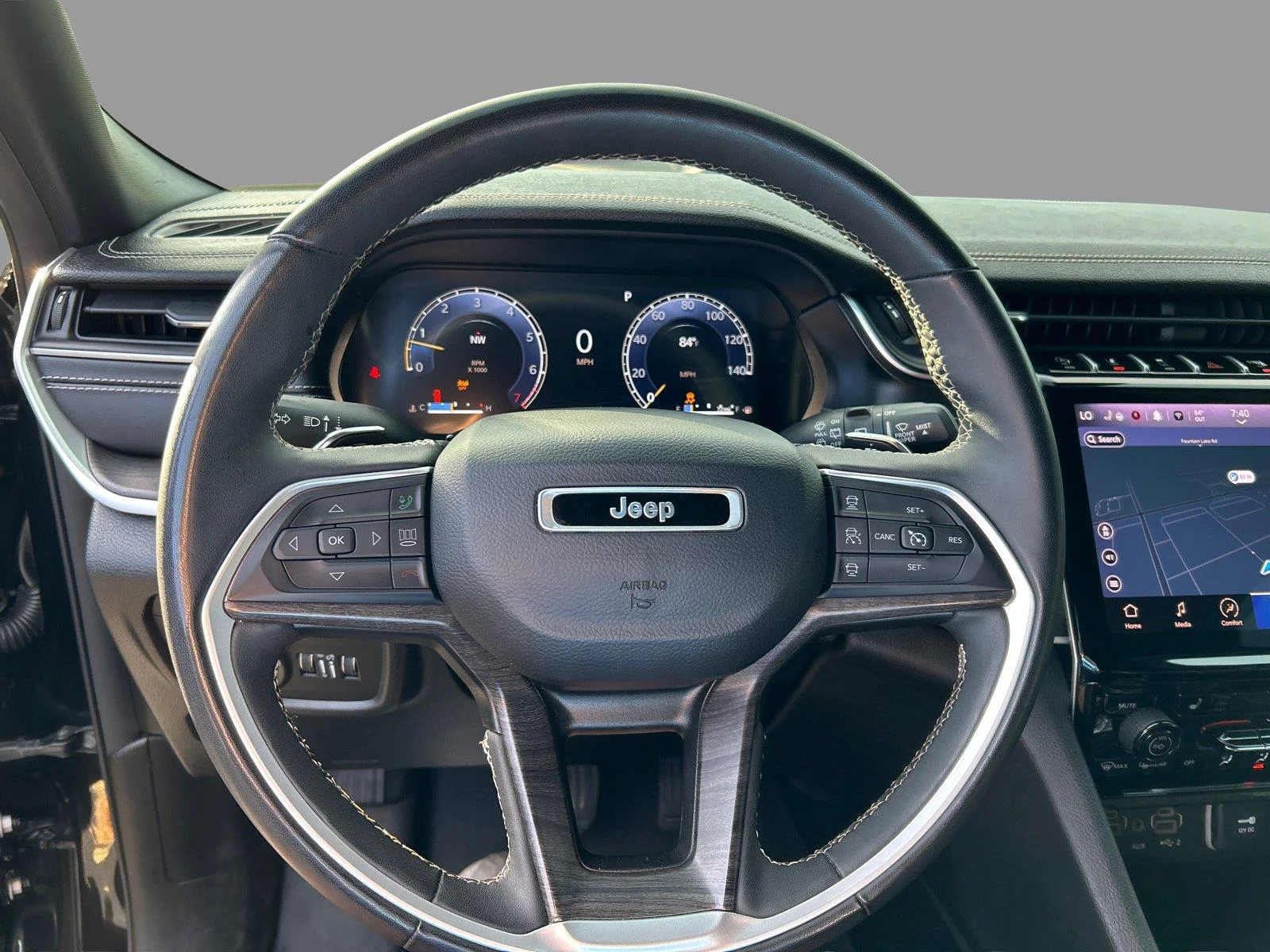 Used 2024 Diamond Black Crystal Pearlcoat Jeep Limited image 27