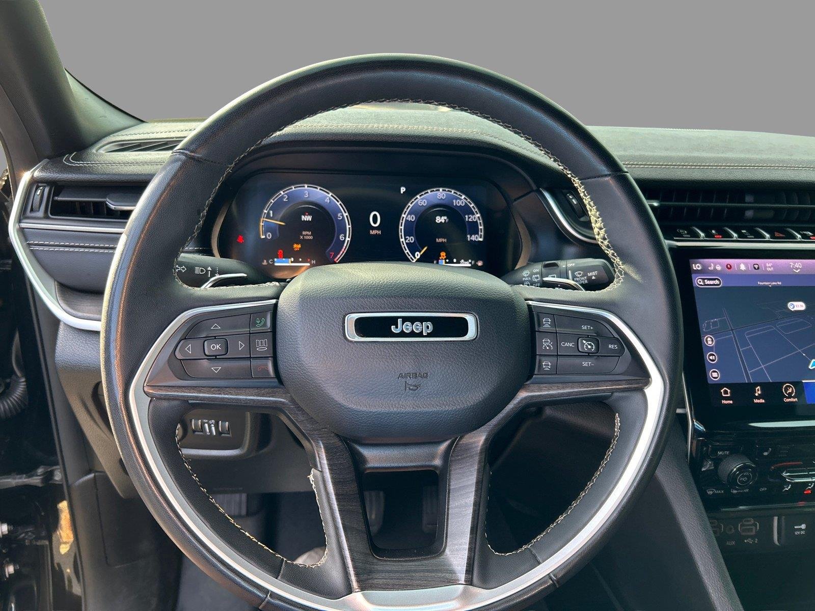 Used 2024 Diamond Black Crystal Pearlcoat Jeep Limited image 27